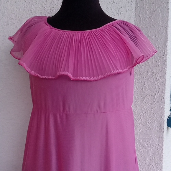Vintage 1960s woman's full length polyester popsicle pink nightgown - Picture 3 of 13